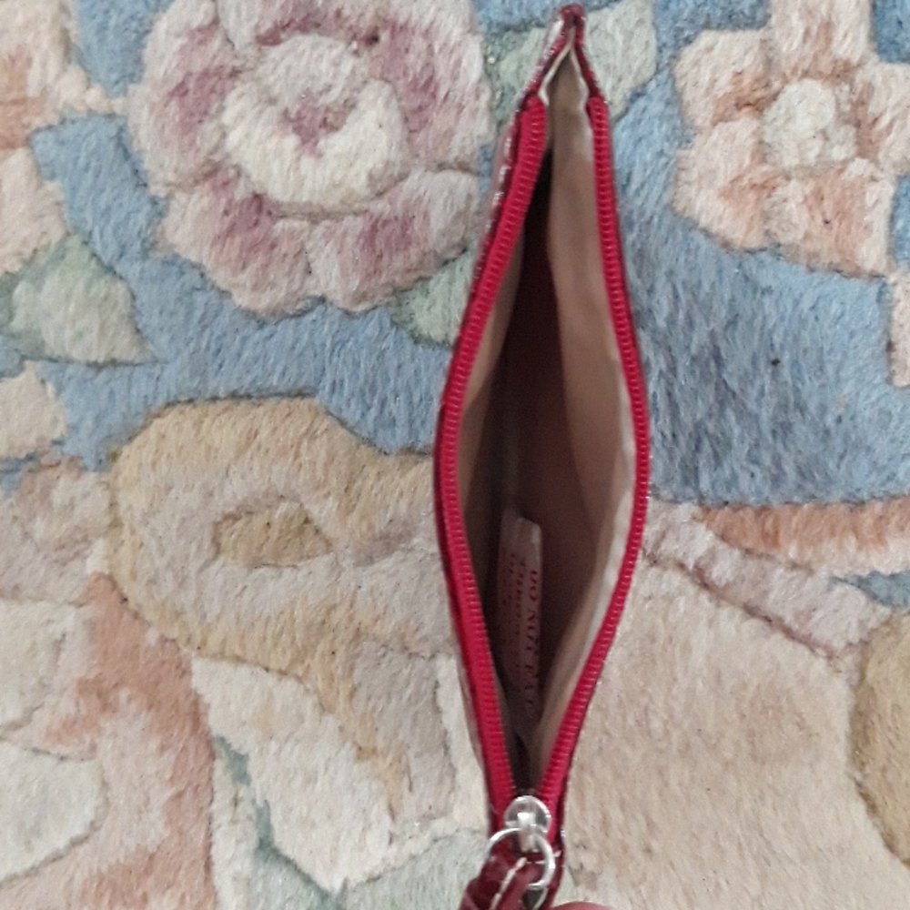 *Host Pick*Gorgeous burgundy wristlet - Picture 4 of 8